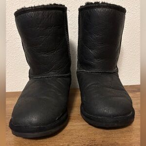 EMU Black Shearling Lined Boots. Made in Australia. M/8, W9.  $45